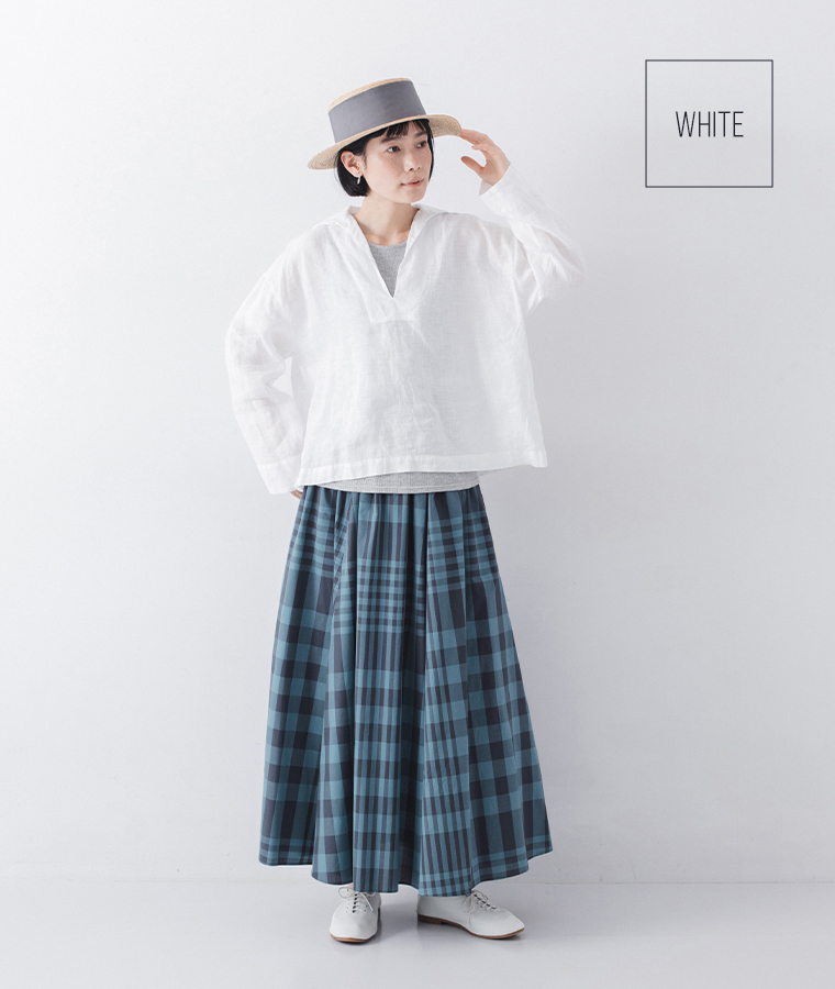 Vent d'ouest リネンキャンバスセーラーカラーブラウスのホワイトを着た女性モデルの全身コーディネート