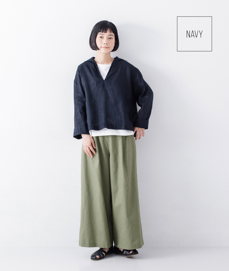 Vent d'ouest リネンキャンバスセーラーカラーブラウスのネイビーを着た女性モデルの全身コーディネート