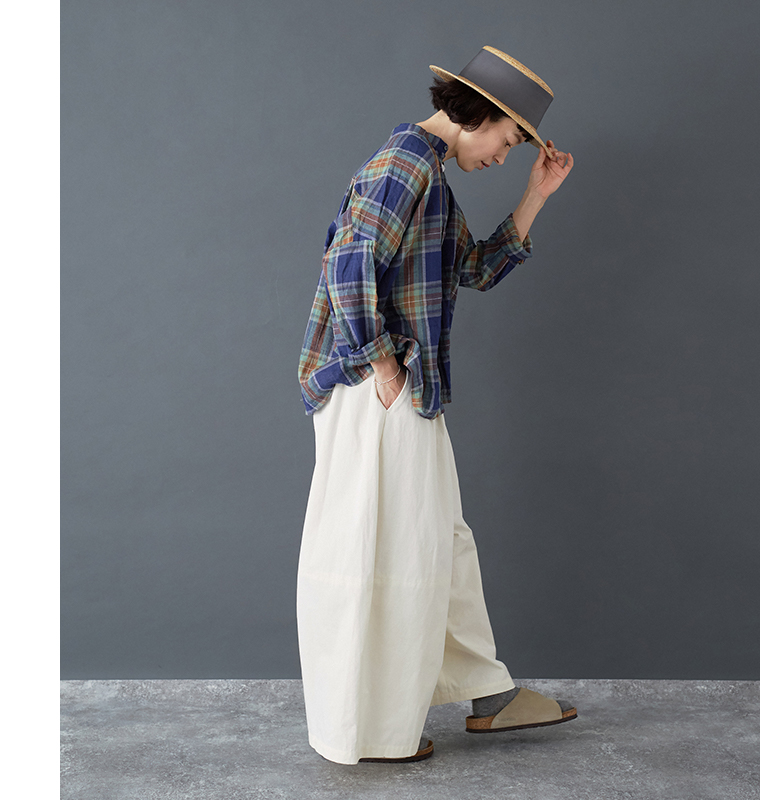 ICHI Antiquites リネンコットンタータンチェックシャツ ネイビー サイドスタイル 着用イメージ