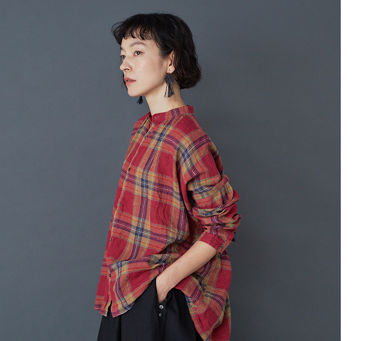 ICHI Antiquites リネンコットンタータンチェックシャツ レッド 着用コーディネート ブラックボトム合わせ　上半身