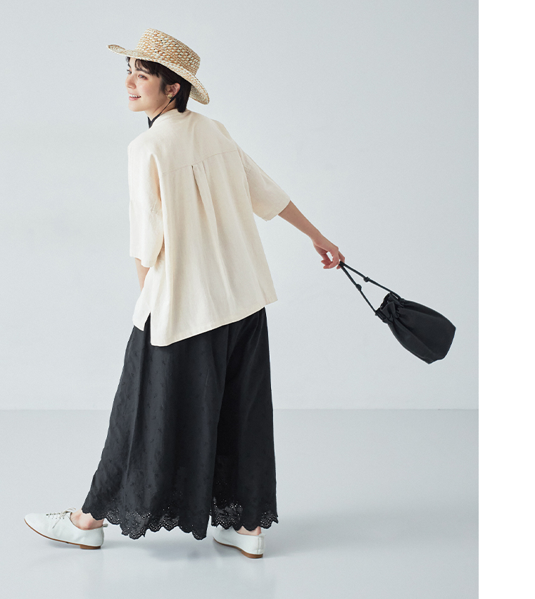 甘撚りデニムフリンジブラウス(ナチュラル)着用の全身斜め後ろカット