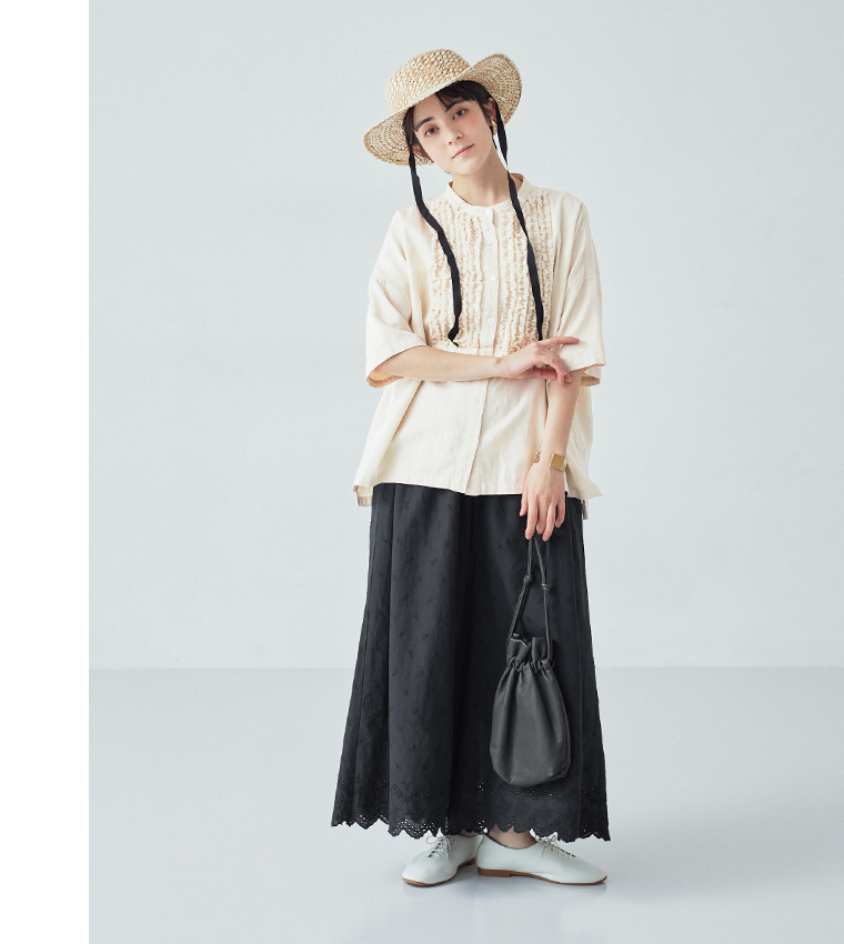 甘撚りデニムフリンジブラウス(ナチュラル)着用の全身前のコーディネート