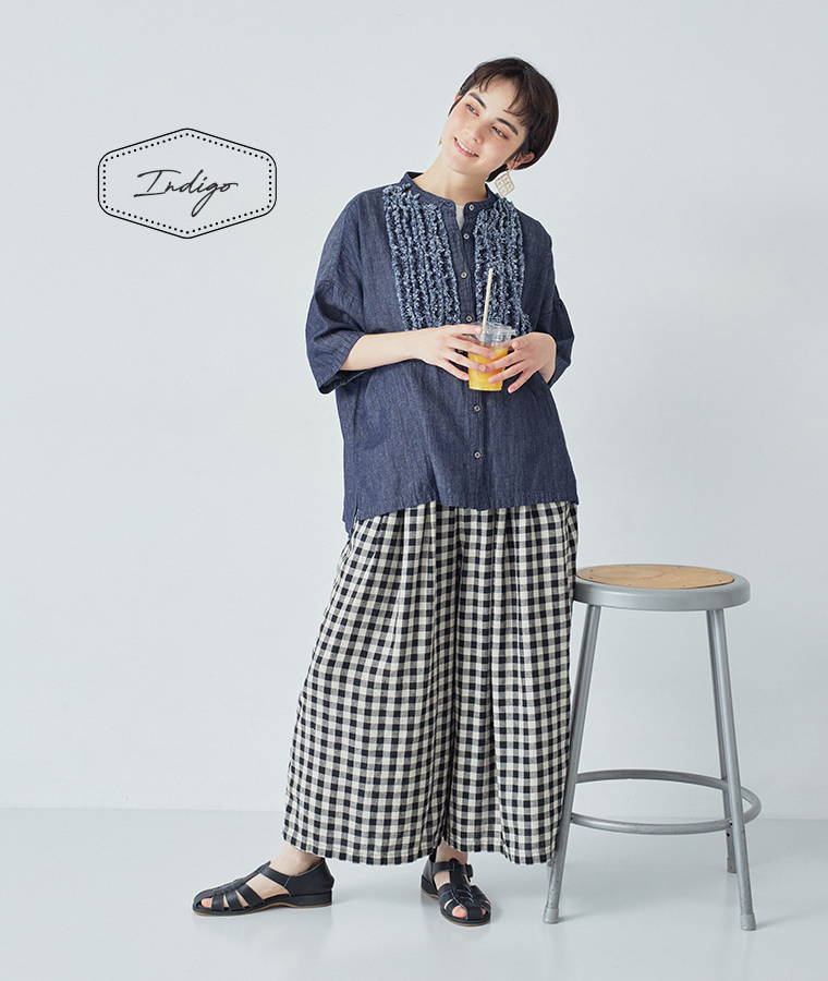 甘撚りデニムフリンジブラウス(インディゴ)着用の全身前のコーディネート