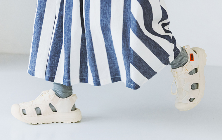 UNIVERSAL OVERALL スニーカーサンダル UO32 靴下合わせ