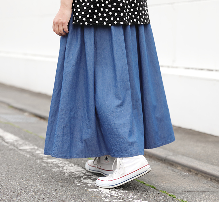homeworking コットンリネンダンガリー ギャザーフレアスカート 後ろ