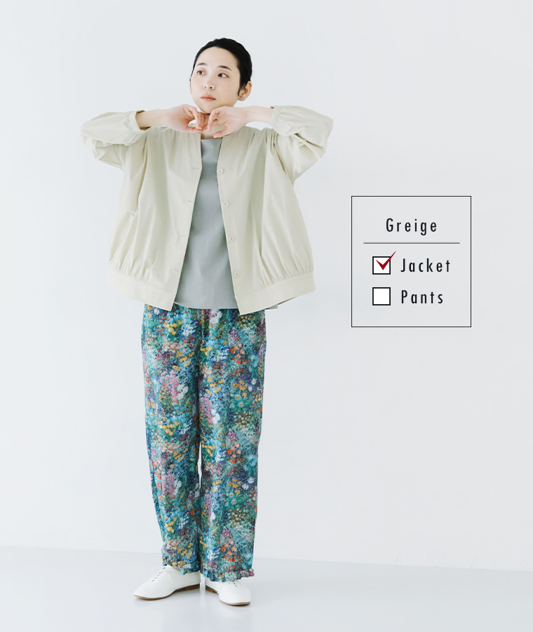 &yarn 撥水UVジャケットを花柄パンツと合わせた女性モデルの全身スタイル