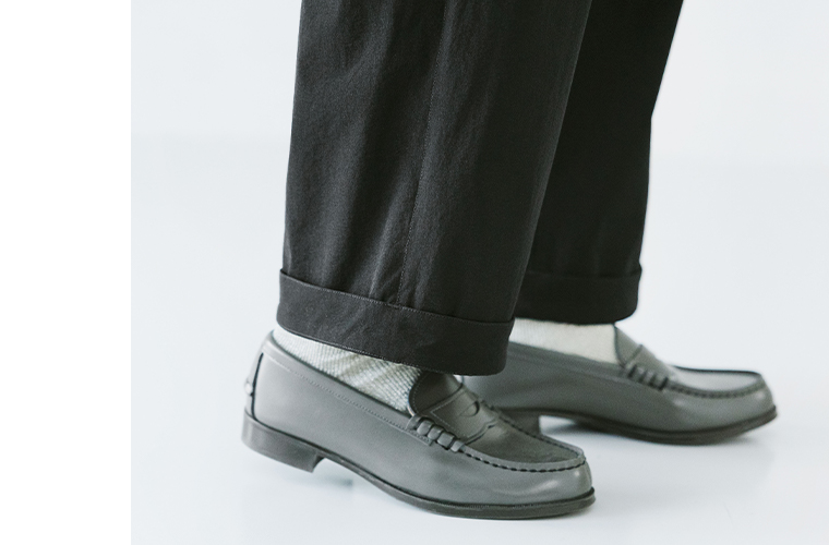 &yarn 撥水UVパンツの裾の折り返しがわかるディテール画像