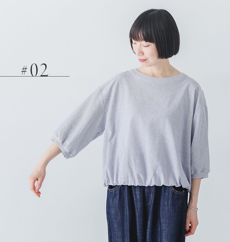 no jeanのリネンタッチころんとかわいいハーフスリーブブラウスを着たモデルが腕を伸ばしている