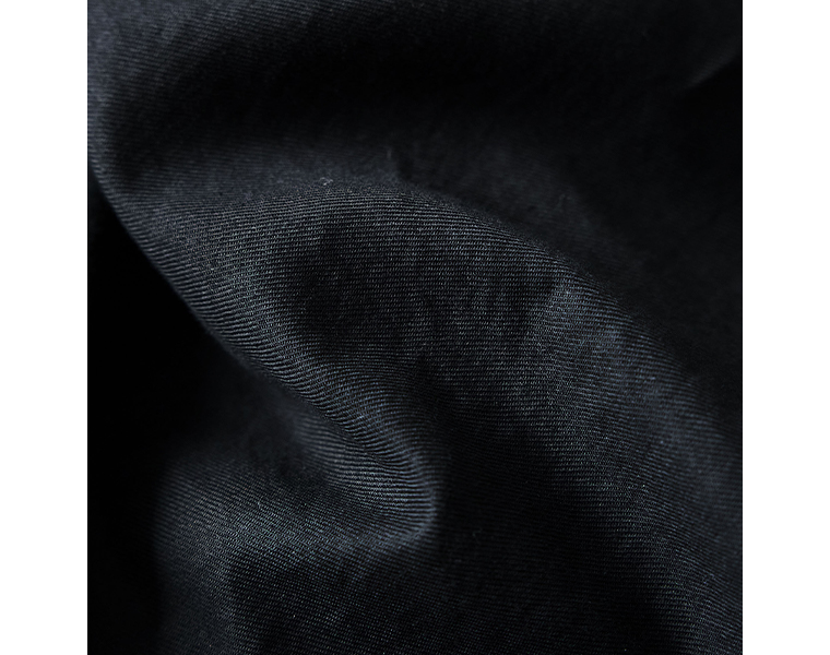 ichi コットンリネン袖リブプルオーバーブラウス ブラックの生地感がわかる接写