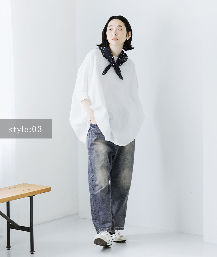 ichi コットンリネン袖リブプルオーバーブラウスのホワイトにデニムを合わせた全身コーディネート