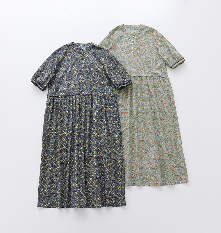 &yarnコットンローン小花柄ワンピース（ネイビーとグリーン）の商品画像