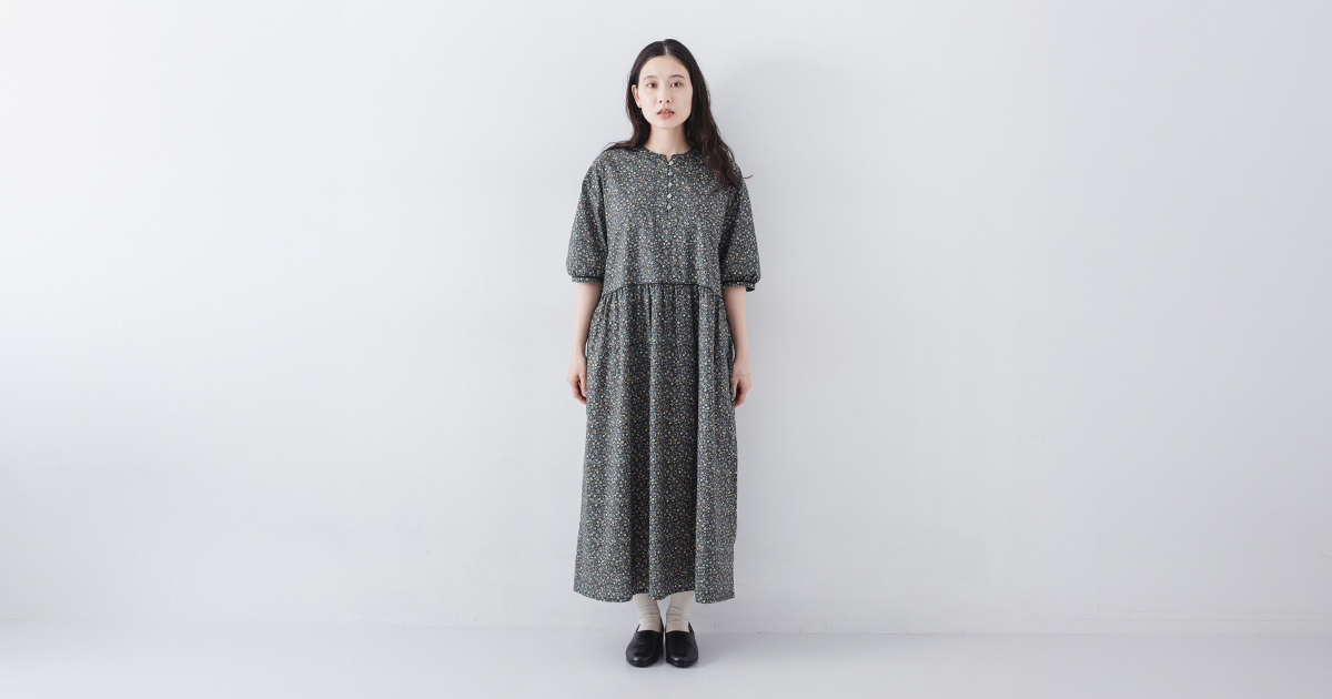 可憐な小花柄が目を惹く【 &yarn 】一枚で自然とサマになるワンピース