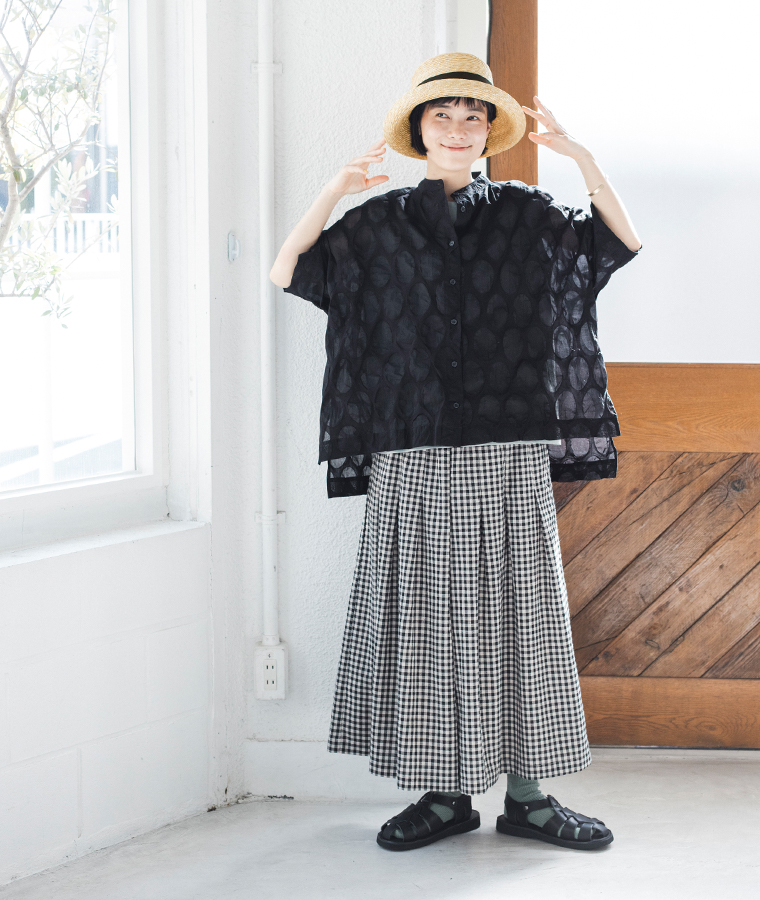 田中帽子店 アベラとOrganic handloom GURKHAを着用した全身コーディネート