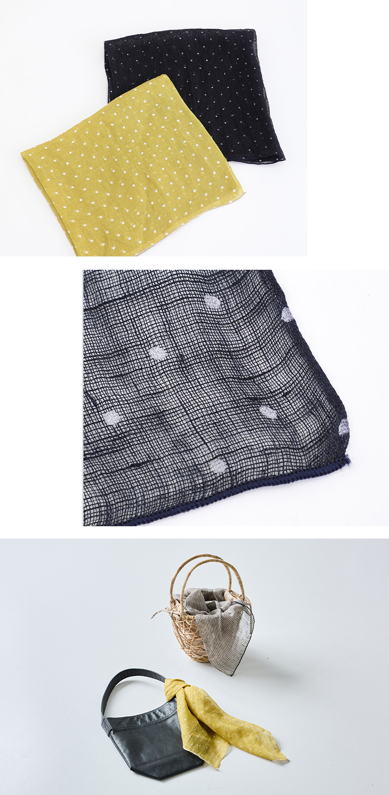 CURA STYLEのドット柄リネンストールの平置きとバッグにつけたアレンジカット