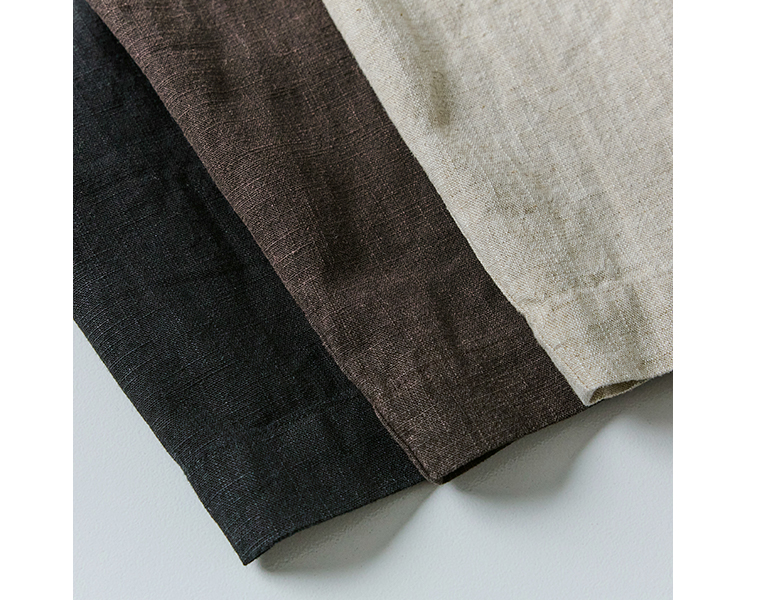 ナチュラル・ブラウン・チャコールの3色生地を並べた素材アップ画像