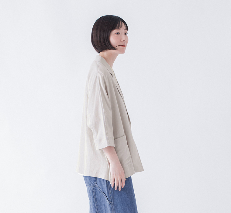 &yarn ドルマンテーラードジャケット ナチュラル 上半身寄り横