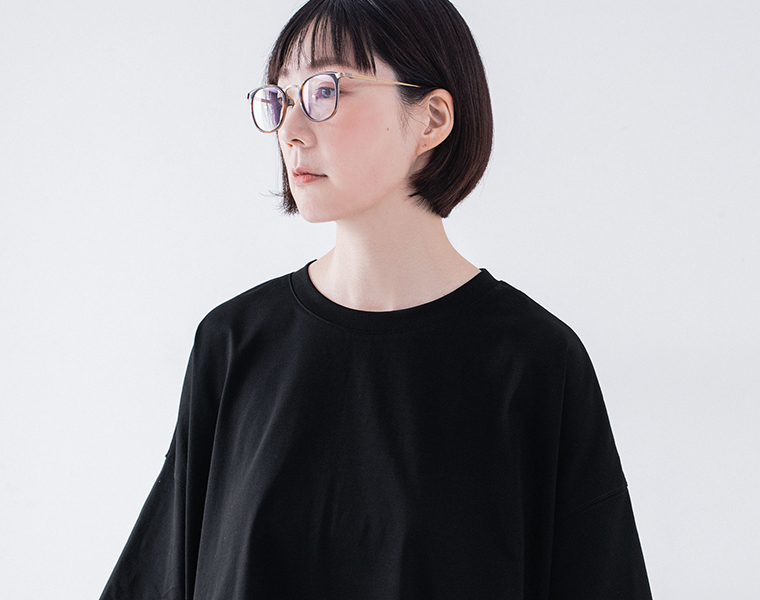 &yarn 接触冷感シルケット裾ラウンドプルオーバー デザインについて ブラック