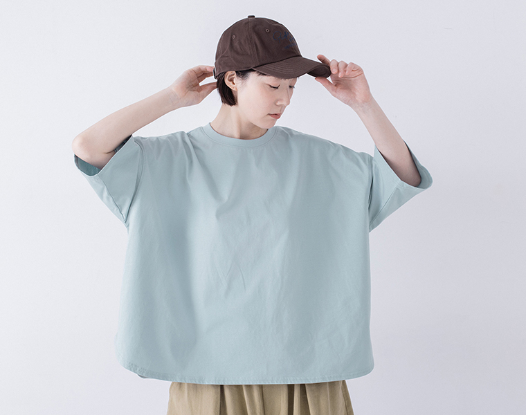 &yarn 接触冷感シルケット裾ラウンドプルオーバー シルエットについて 上半身寄り前