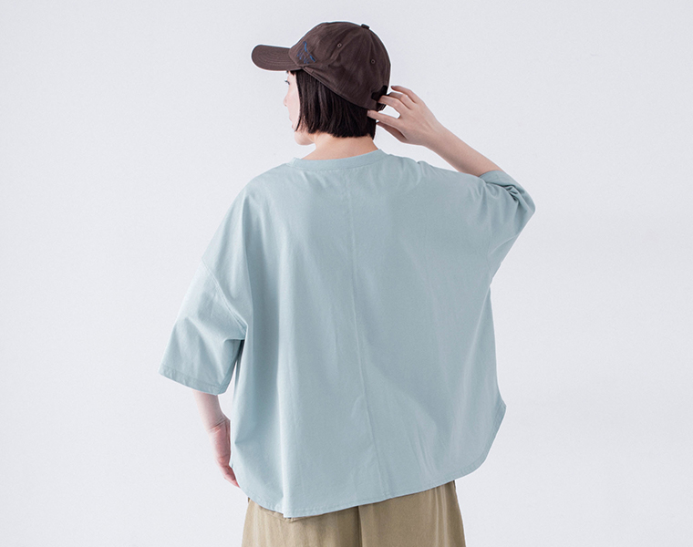 &yarn 接触冷感シルケット裾ラウンドプルオーバー シルエットについて 上半身寄り後ろ