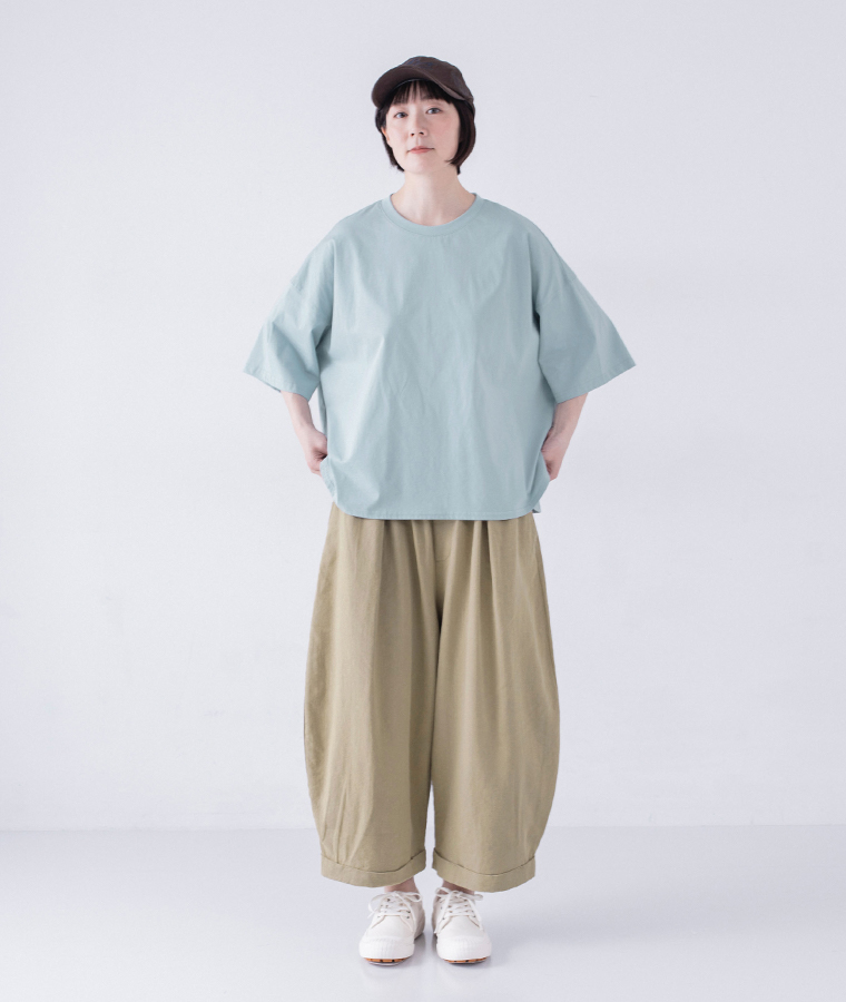 &yarn 接触冷感シルケット裾ラウンドプルオーバー 全身前