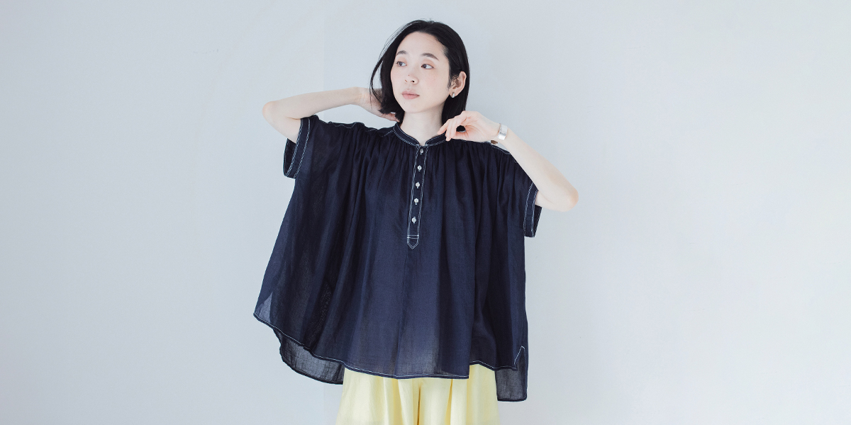 涼しげに揺れる【 UNPLE 】インディゴシアーブラウス