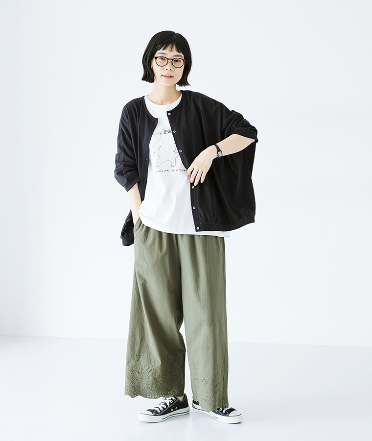 HEAVENLY ブラックのドルマンカーディガンを羽織ったカジュアルコーデ