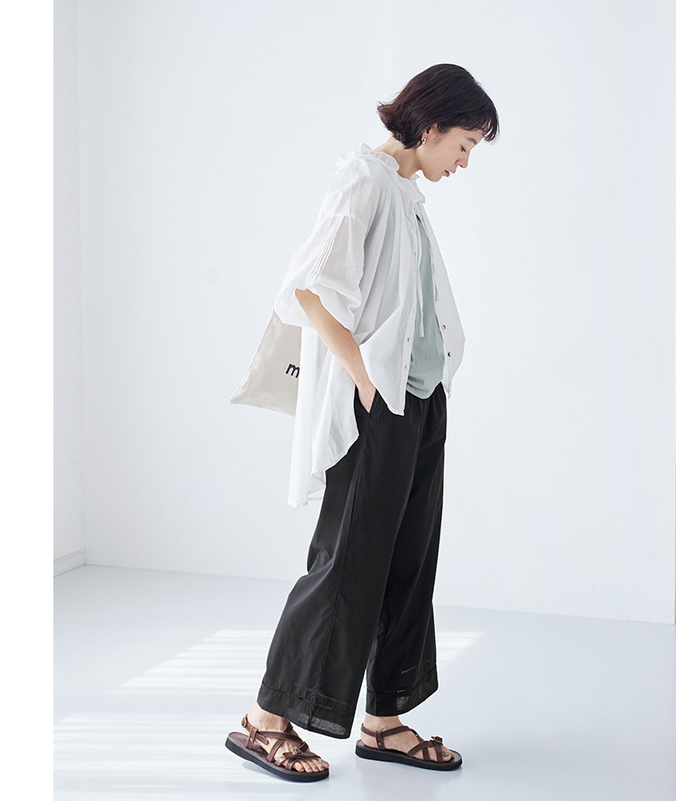 Lintu Laulu はしごレースコットンペチパンツ ブラックを合わせた軽やかなレイヤードスタイル