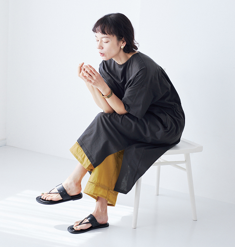 Lintu Laulu はしごレースコットンペチパンツ イエローを合わせたナチュラルなワンピースコーディネート