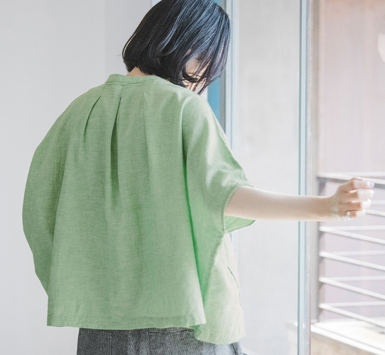 コットンリネンスクエアシャツ(ミント)の上半身バックシルエット