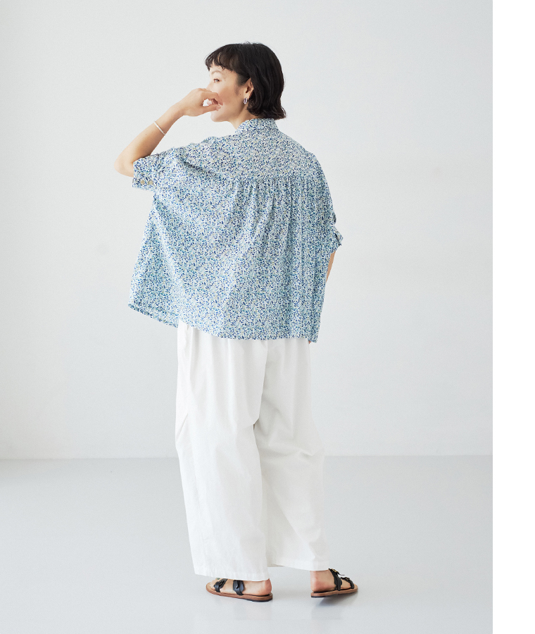 &yarn コットン花柄ブラウス ホワイト 全身後ろ