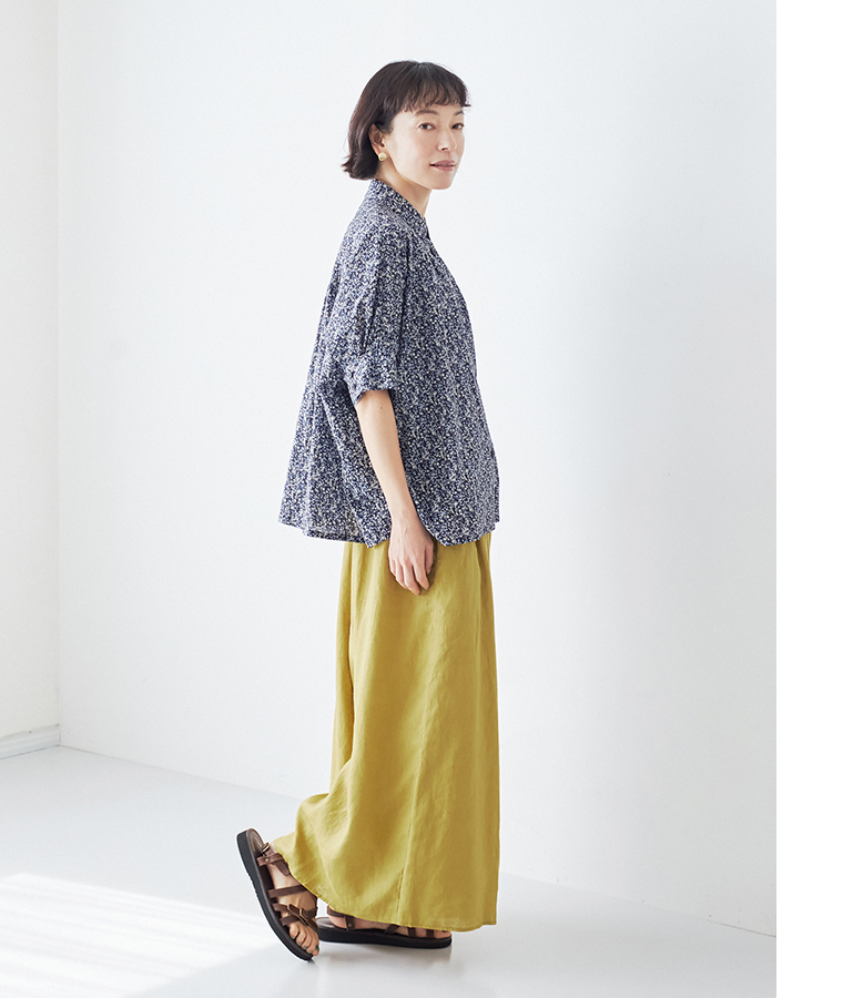 &yarn コットン花柄ブラウス ネイビー 全身横