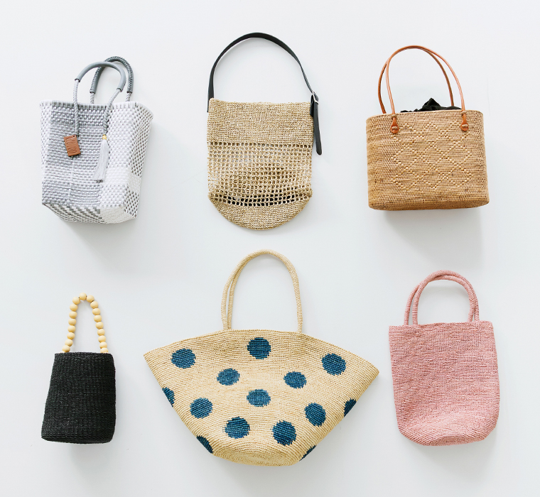 TOCA、woven、cache cacheのバッグを床に並べたカット