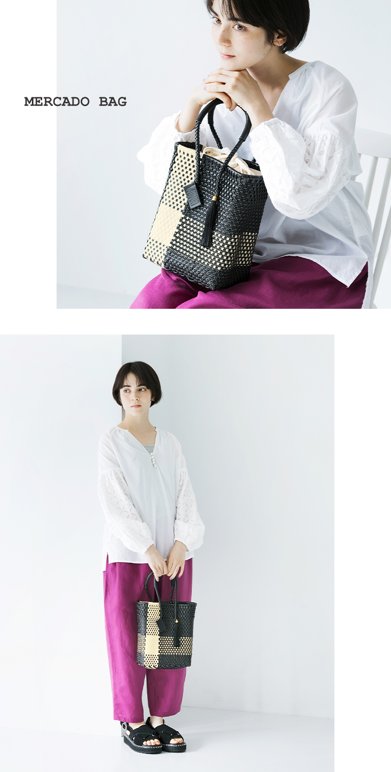 woven メルカドバッグを持った上半身寄りと全身コーディネート