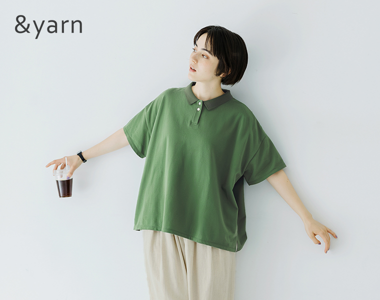 &yarnの鹿の子ポロシャツ グリーンを着用したモデルの上半身画像