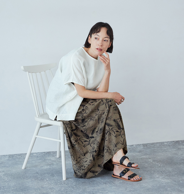 ICHI Antiquites ボタニカルプリントリネン混ワンピース 座り