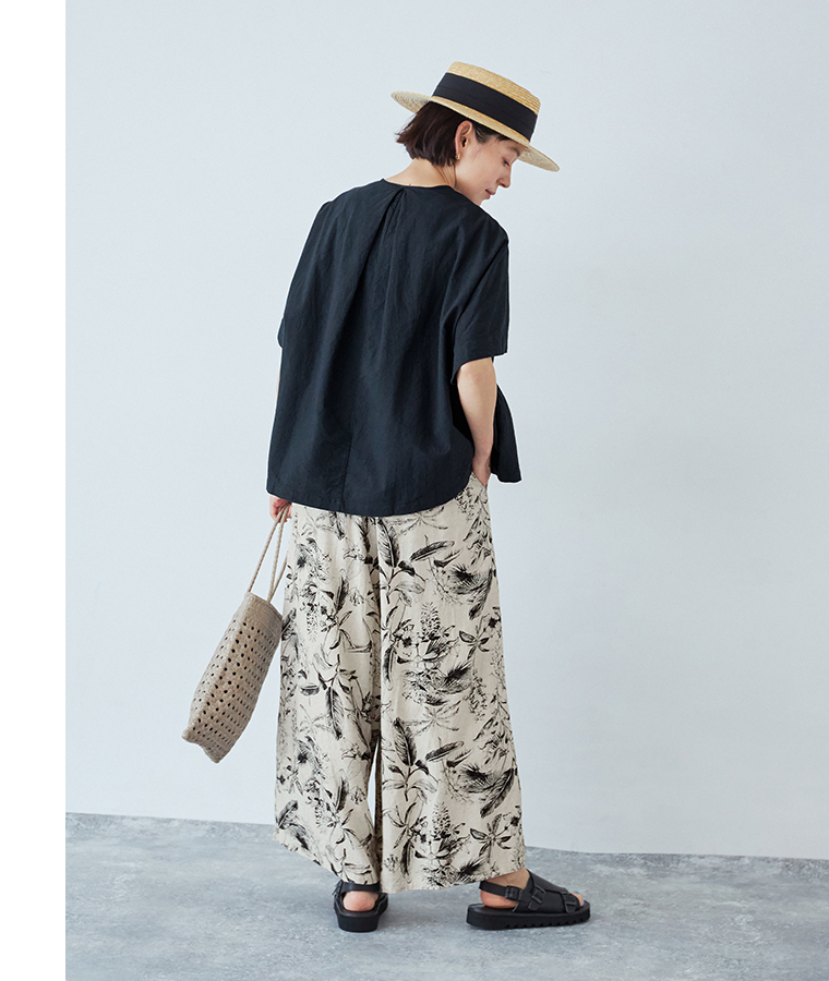 ICHI Antiquites ボタニカルプリントリネン混ワイドパンツ 全身後ろ