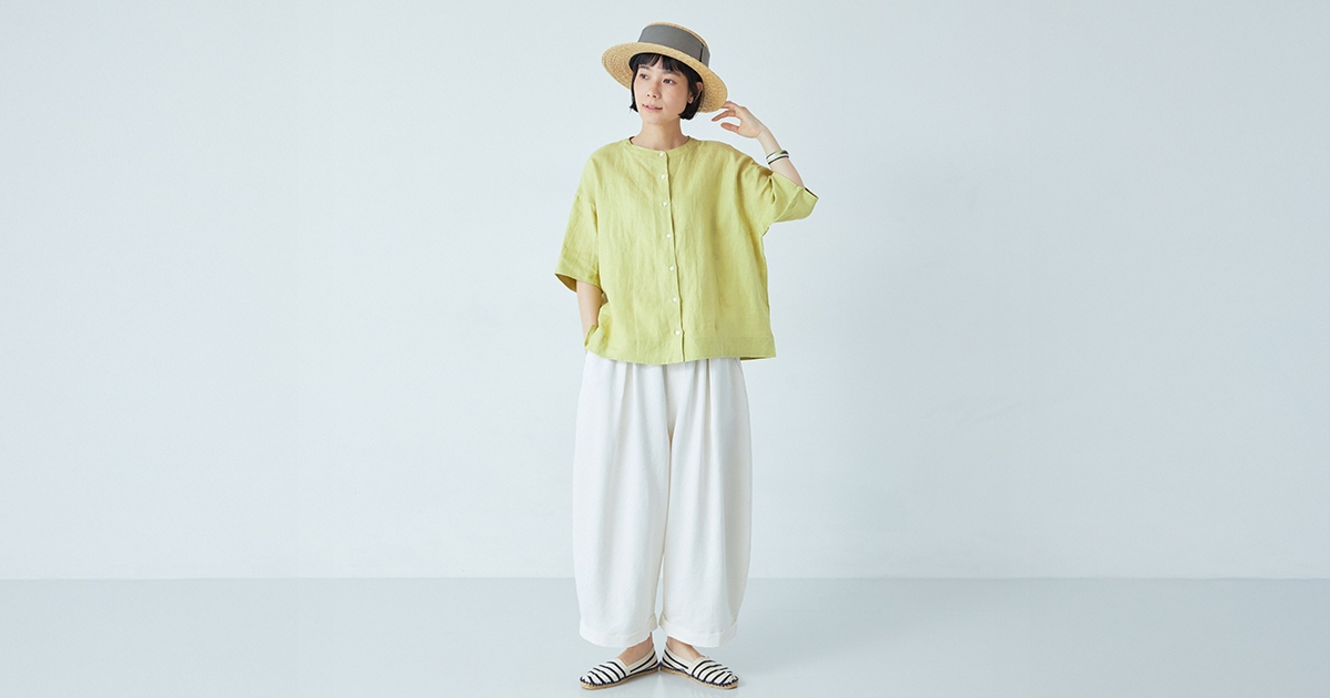 リネン100％で楽しむシンプルな大人の一枚【&yarn】バンドカラーリネン