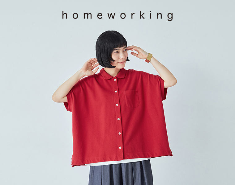 homeworking 涼しげ鹿の子の2wayポロを着用した女性モデルの全身スタイル
