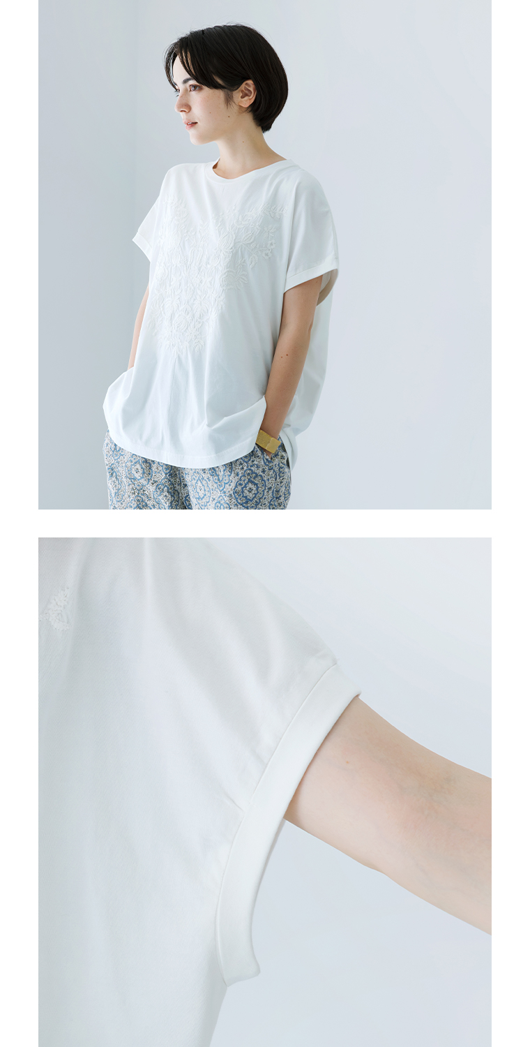 ボタニカル刺繍ワイドTシャツ(ホワイト)の上半身と袖寄りカット