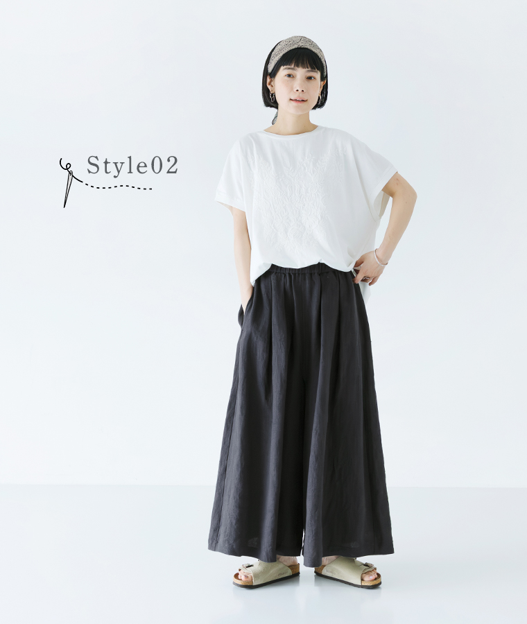 ボタニカル刺繍ワイドTシャツ(ホワイト)とワイドパンツを合わせた全身コーディネート