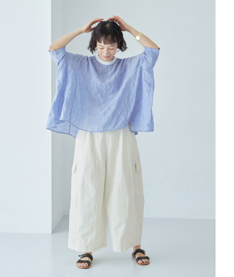 UNPLE サイドフレアリブネックプルオーバー ブルー 全身前