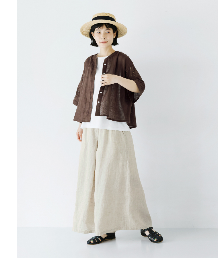 AUG リネン袖レースブラウス ブラウン 全身 前開き