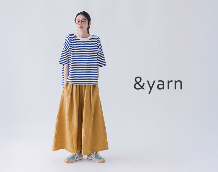 &yarnの100％リネンタックワイドパンツ マーマレードを着用したモデルの全身画像