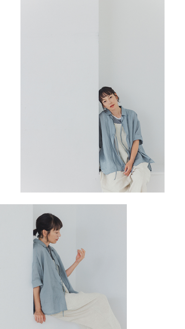 玄長なおこさんコラボブラウス(ブルー)着用の詳細カット