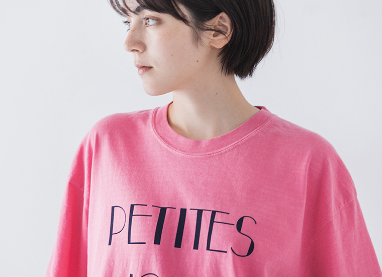 ichi コットンピグメントTシャツ PETITES　JOIES ピンク ロゴ寄り