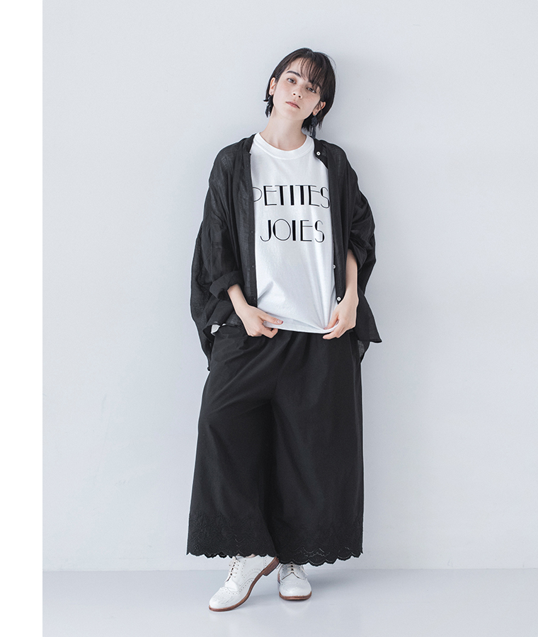 ichi コットンピグメントTシ ャツ PETITES　JOIES ホワイト 全身前 羽織り