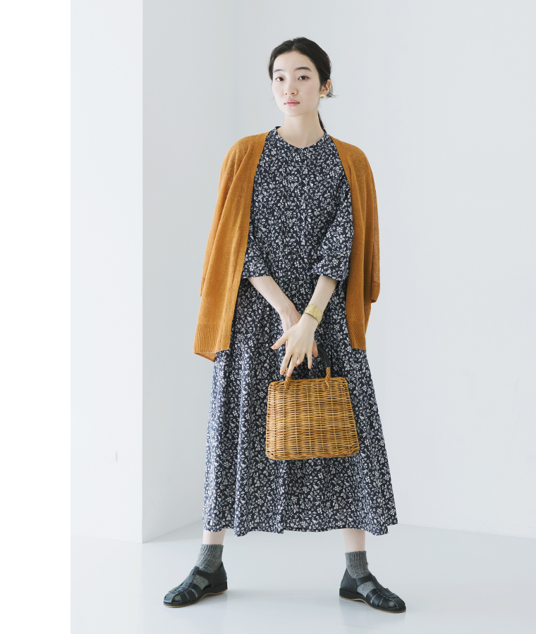blue willow コットンオリジナル花柄プリントワンピース ネイビー 全身前