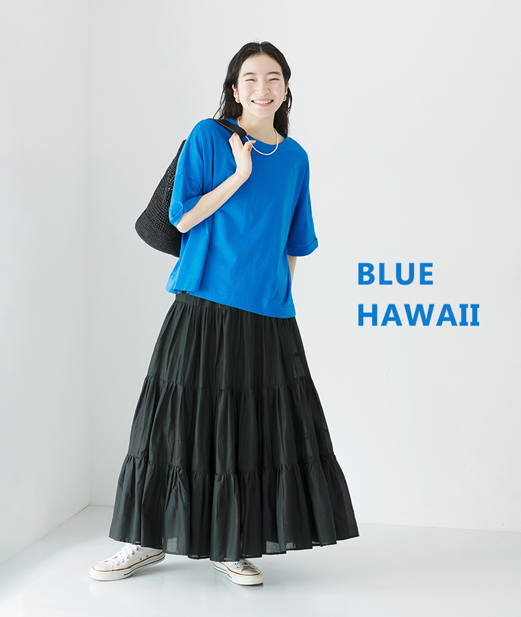 ドライタッチコットンTシャツ ブルーハワイを着用したモデルの笑顔の全身画像
