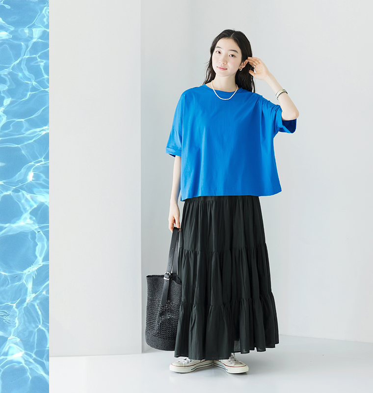 ドライタッチコットンTシャツ ブルーハワイを着用したモデルの正面全身画像