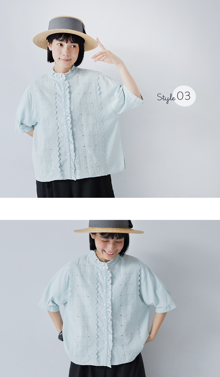 ブリーチカラーのデニムスカラップ刺繍フリル半袖シャツを着用した女性モデルのスタイル